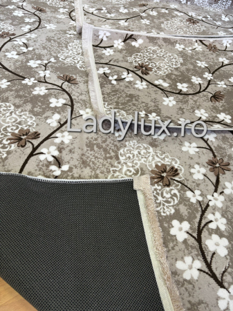 Covor 140x200 + 2 pui - Set covoare antiderapante Capucino cu model Floral– 1 covor mare(140X200CM) + 2 pui(60X100)