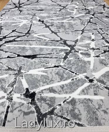 Traversa antiderapanta 1x3 M, model Sarpe Gri+Negru