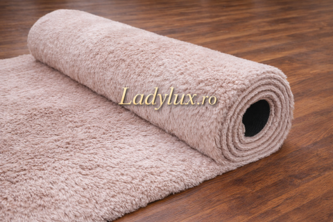 Latime 60 - Traversă/Covor la Metru Liniar 60 cm Latime tip Blăniță Roz Pudra, imitație blană de iepuraș, antiderapantă, moale și pufoasă, pentru hol și dormitor