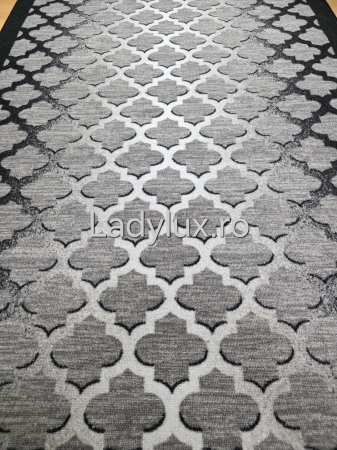 Latime 120 - Traversă la metru liniar, Model Pav3D nuante de negru si gri – Cauciucată și Antiderapantă 120 cm latime C1729