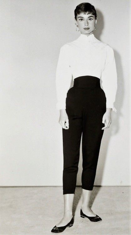 pantaloni capri anii 50 audrey hepburn