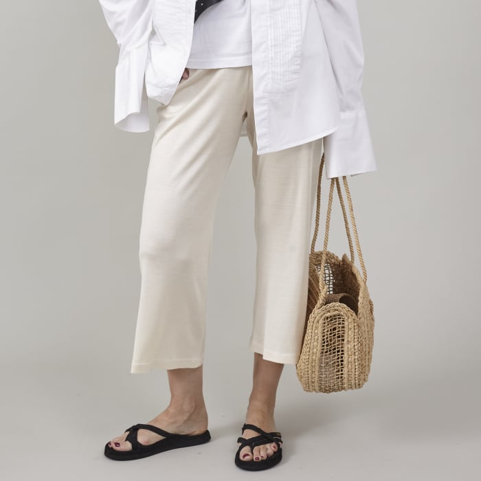 Pantaloni capri evazati din jerse de matase naturala [6]