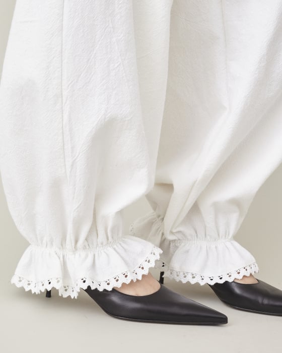 Pantaloni Damă Albi Tip Șalvari – Largi, Lejeri, Bumbac Natural, cu Dantelă și Volane [7]