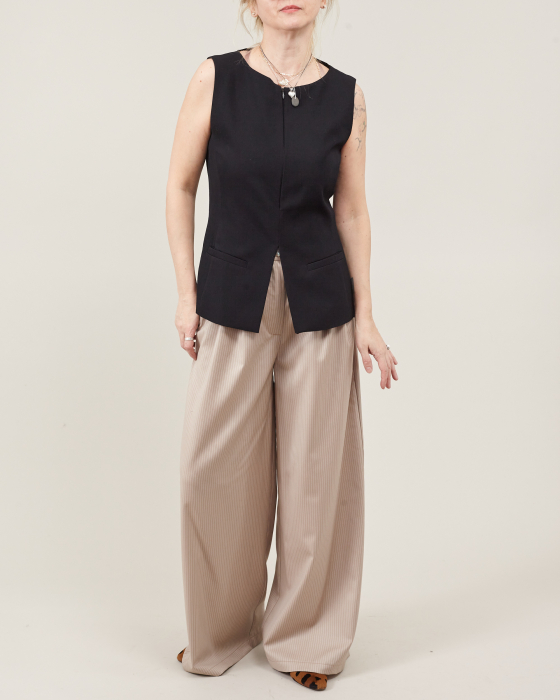 Pantaloni de damă office largi din stofă subțire de lână bej cu dungi fine [1]