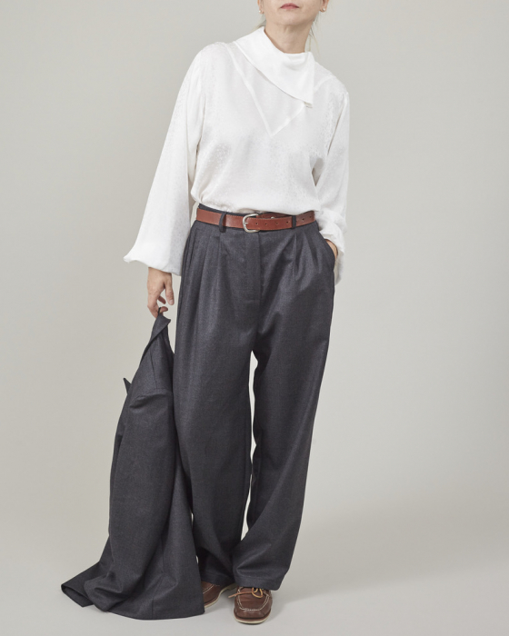 Pantaloni dama gri din stofa de lana 100% [1]