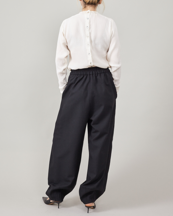 Pantaloni tip balon, largi, din stofă de lână [6]