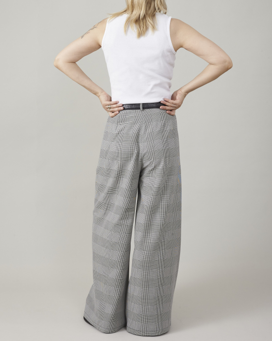 Pantaloni în carouri [7]