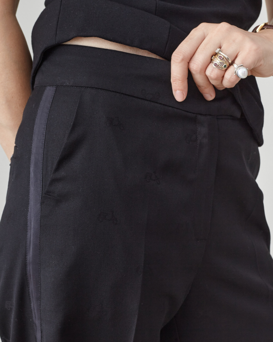 Pantaloni negri eleganti pentru ocazii speciale [3]