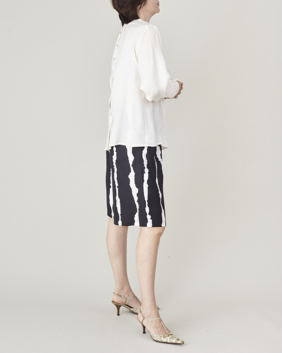 Pantaloni de damă scurți eleganti din mătase naturală [7]