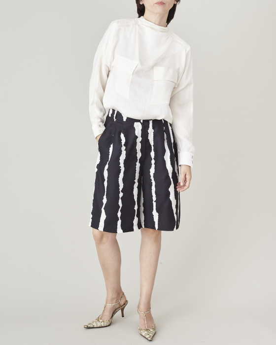 Pantaloni de damă scurți eleganti din mătase naturală [2]