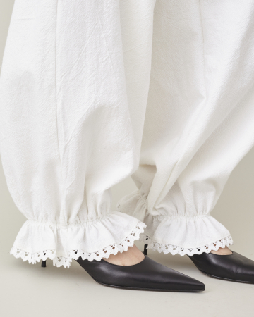 Pantaloni Damă Albi Tip Șalvari – Largi, Lejeri, Bumbac Natural, cu Dantelă și Volane [6]