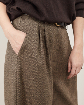 Pantaloni de damă largi din stofă de lână maro [2]