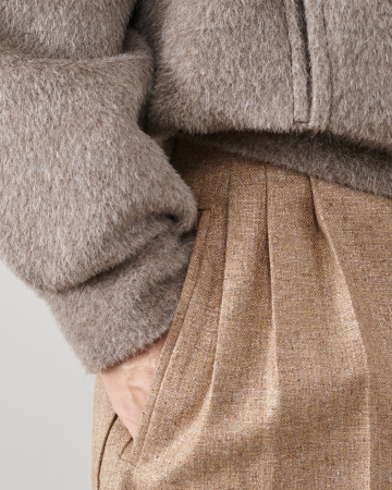 Pantaloni bej largi, plisați, din stofă de lână-mătase [4]