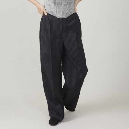 Pantaloni negi cu dungi, la dungă [5]