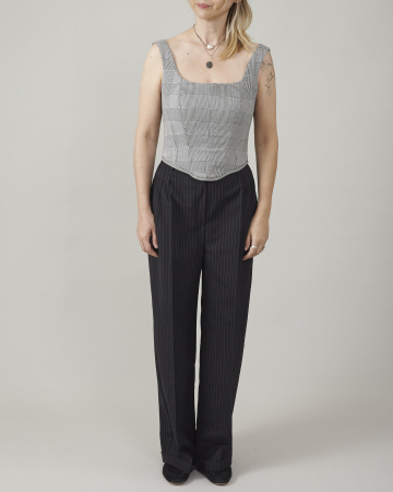 Pantaloni negi cu dungi, la dungă [4]