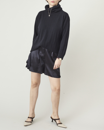 Pantaloni de Vară - Pantaloni scurți damă eleganți din satin de mătase naturală negri și albi