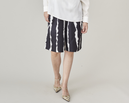 Pantaloni de damă scurți eleganti din mătase naturală [2]