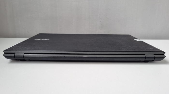 Laptop Second Hand Acer Aspire E5-573-C55W - 15.6inch Intel Celeron 2957U 4GB RAM 240GB SSD Windows 10 Refurbished [8]