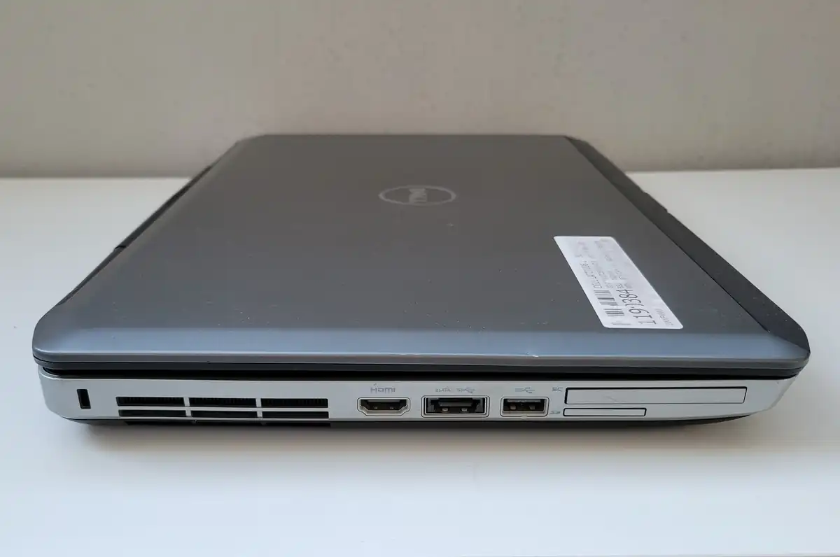 Laptop Second Hand Dell Latitude E5530 - 15.6inch Intel I3-2328M 4GB RAM 250GB SSD Windows 10 Refurbished [10]