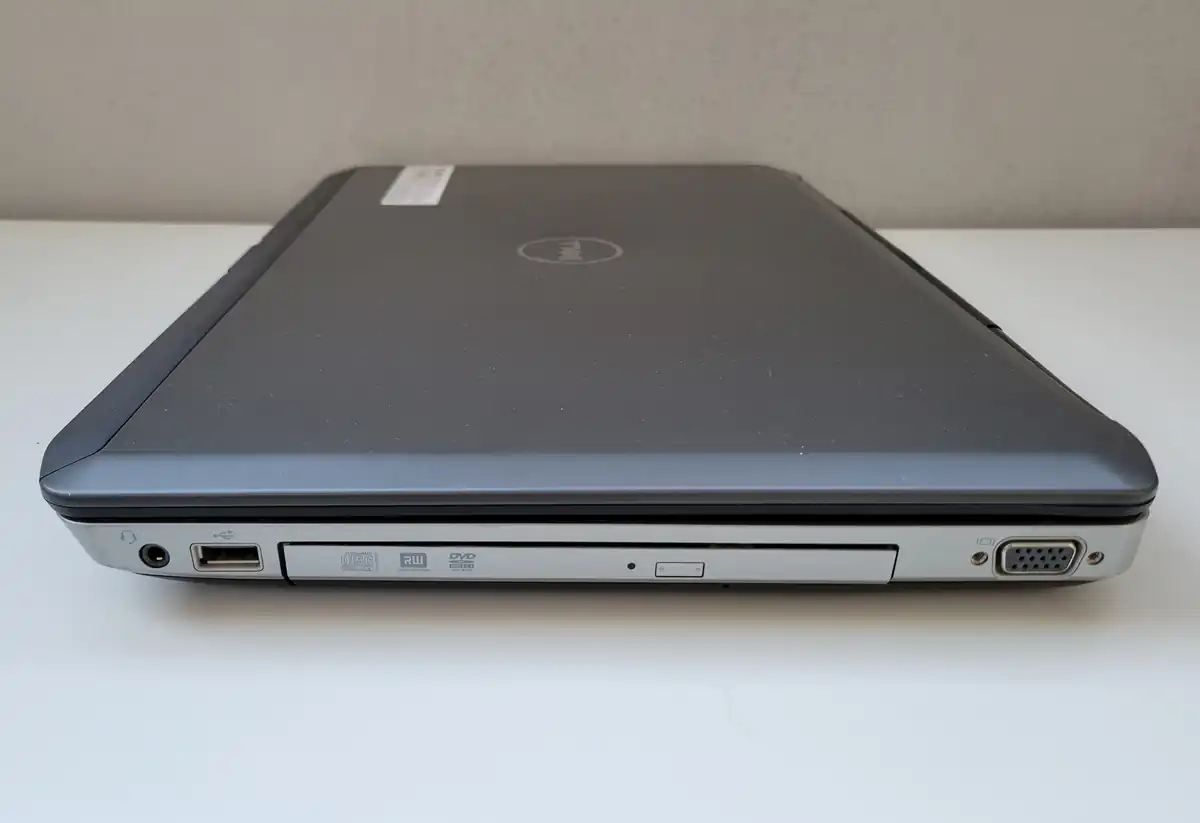 Laptop Second Hand Dell Latitude E5530 - 15.6inch Intel I3-2328M 4GB RAM 250GB SSD Windows 10 Refurbished [11]