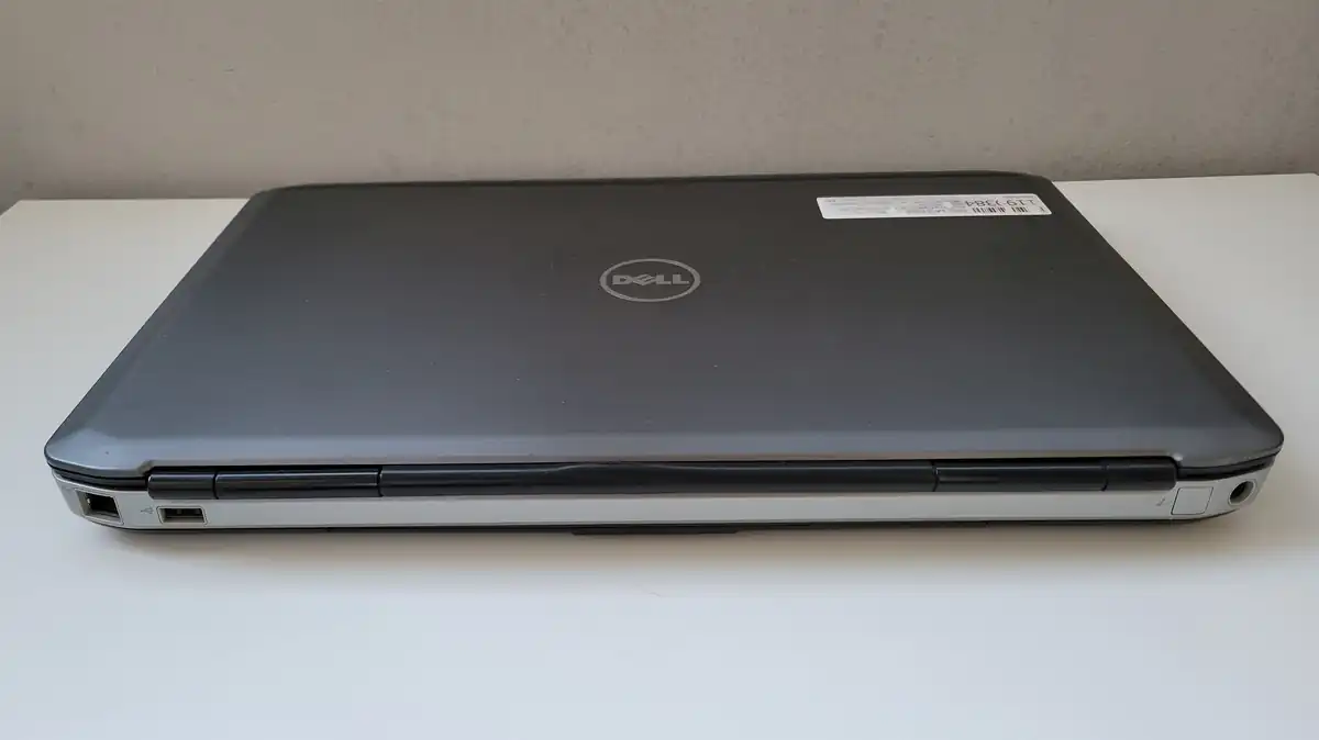 Laptop Second Hand Dell Latitude E5530 - 15.6inch Intel I3-2328M 4GB RAM 250GB SSD Windows 10 Refurbished [9]
