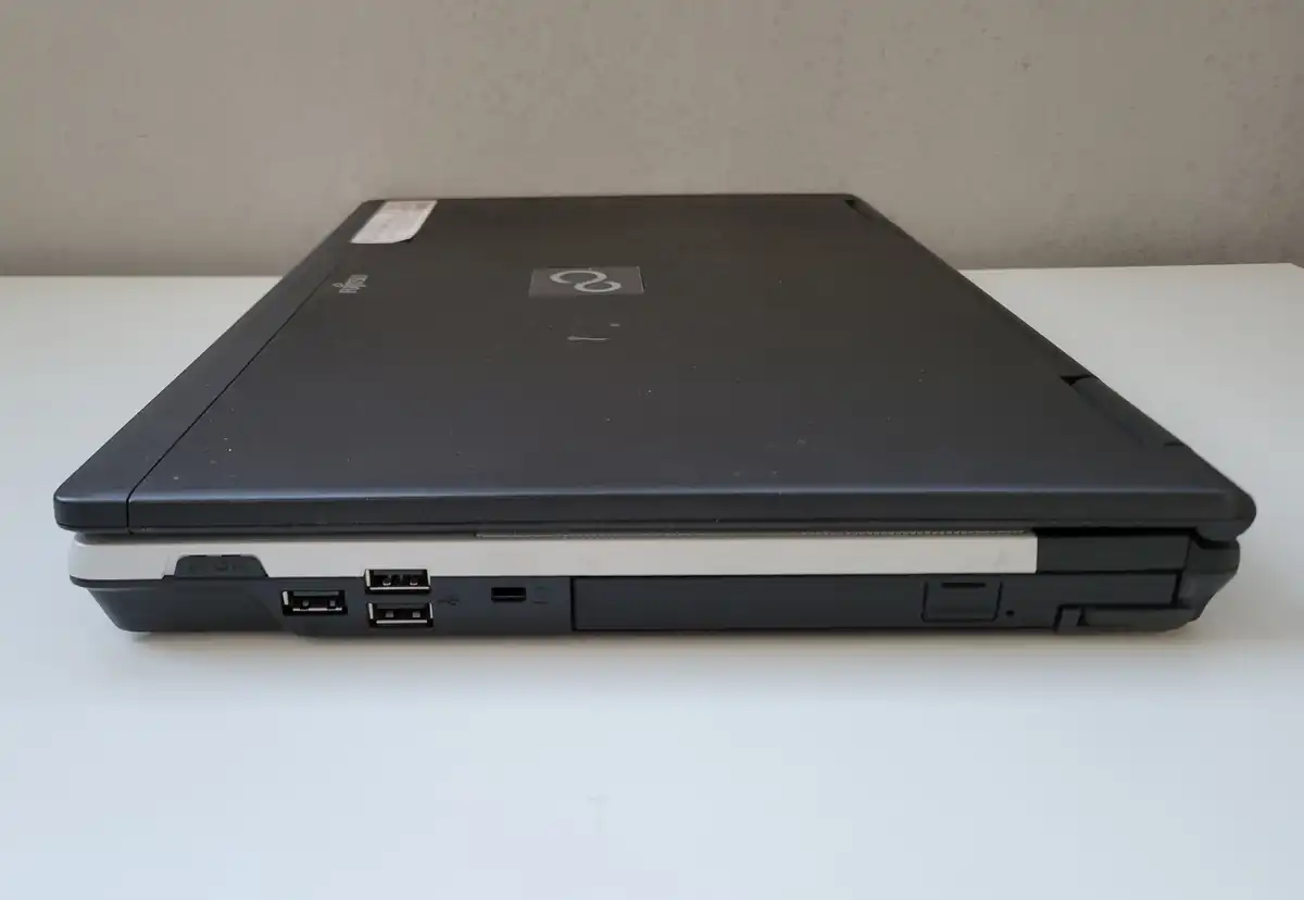 Laptop Second Hand Fujitsu Celsius H710 - 15.6inch Intel I5-2520M 4GB RAM 500GB HDD nVidia Quadro 1000M 2GB Windows 10 Refurbished [11]