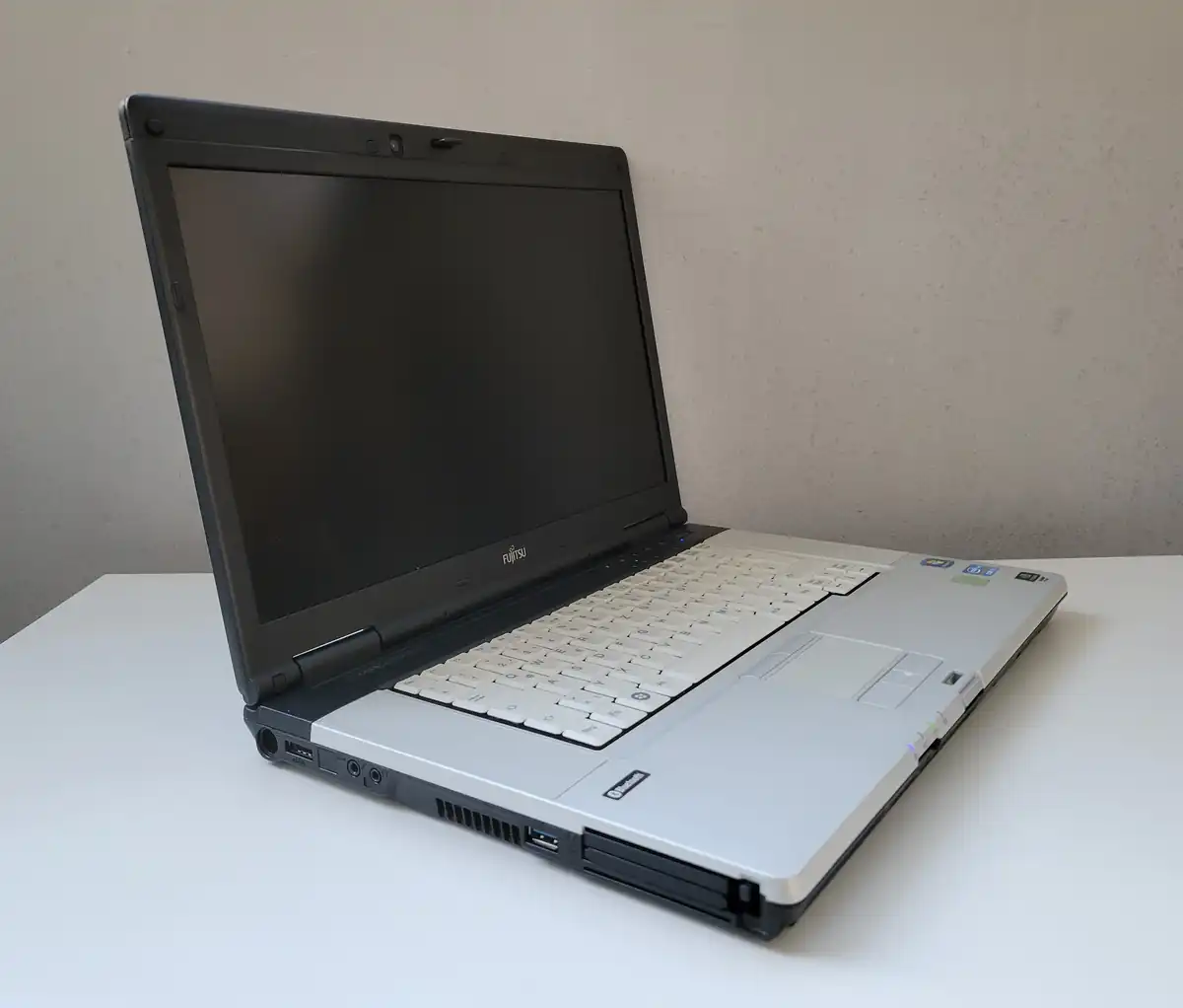 Laptop Second Hand Fujitsu Celsius H710 - 15.6inch Intel I5-2520M 4GB RAM 500GB HDD nVidia Quadro 1000M 2GB Windows 10 Refurbished [6]
