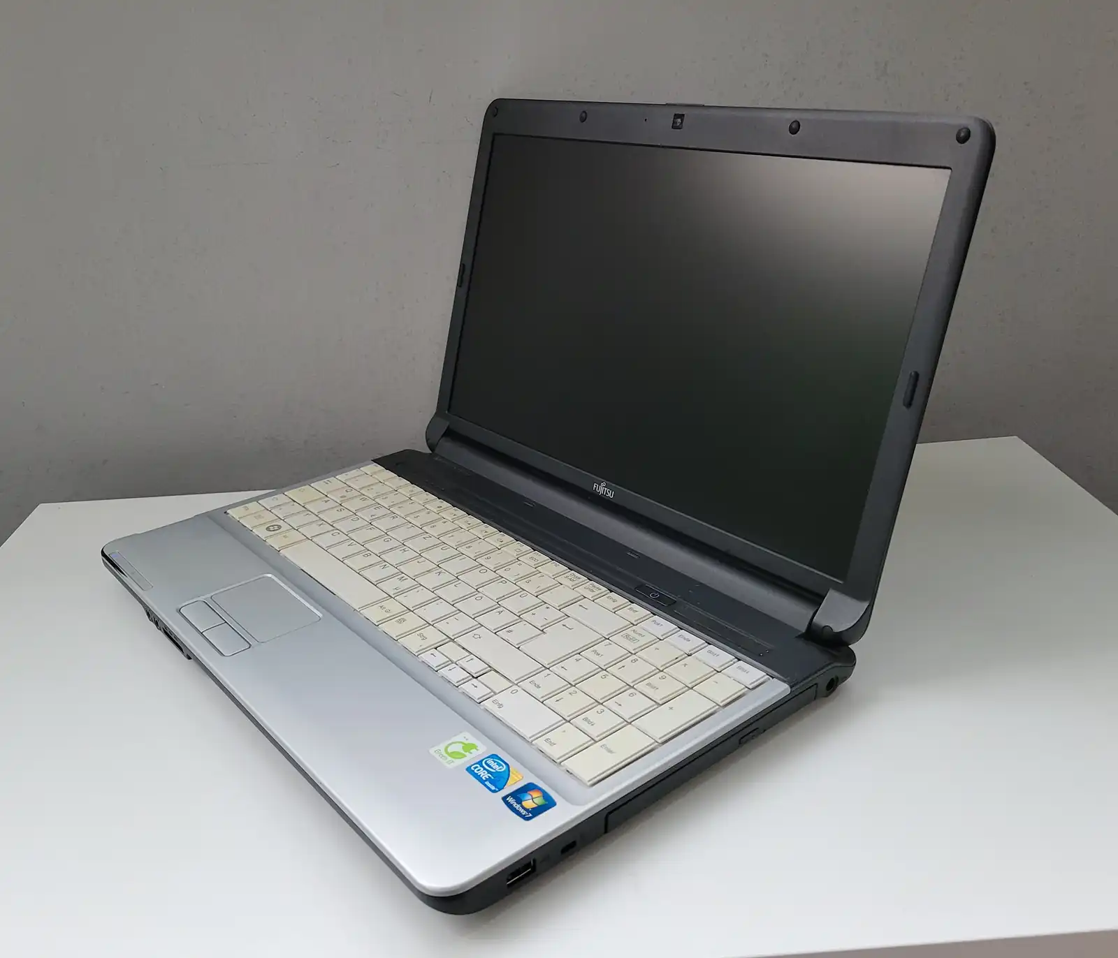Laptop Second Hand Fujitsu Lifebook A530 - 15.6inch Intel I5 M 480 4GB RAM 320GB HDD Windows 10 Refurbished [7]