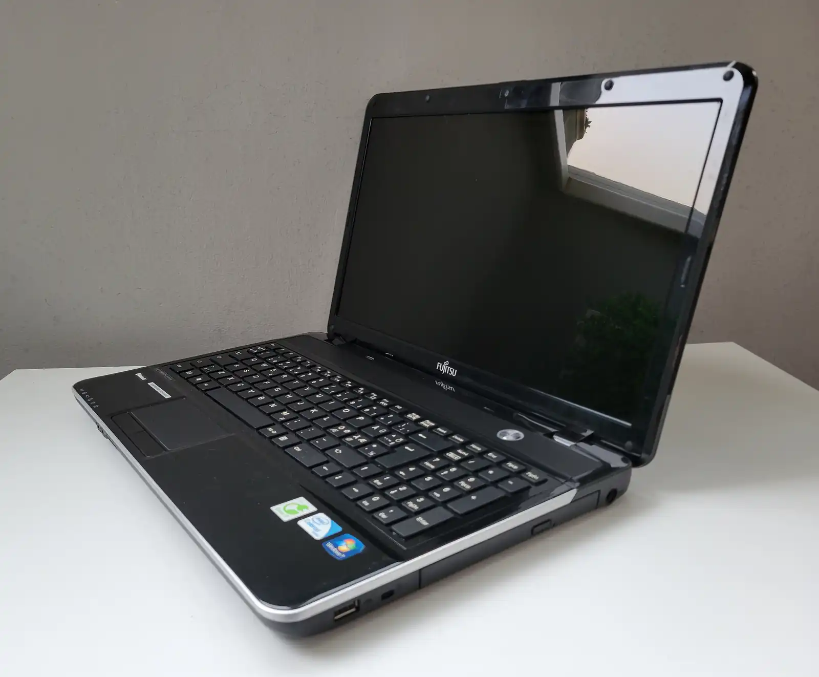 Laptop Second Hand Fujitsu Lifebook AH531 - 15.6inch Intel I3-2310M 4GB RAM 250GB HDD Windows 10 Refurbished [7]
