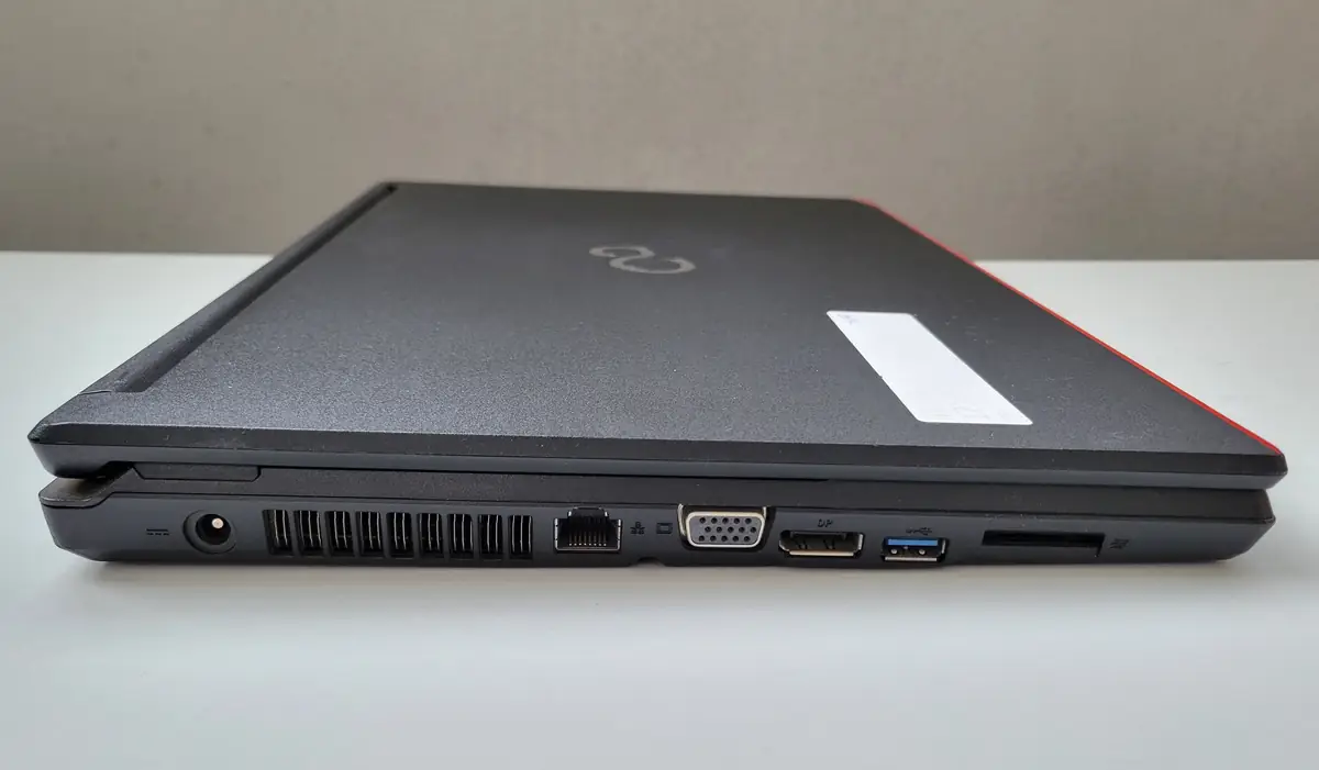 Laptop Second Hand Fujitsu Lifebook E554 - 15.6inch Intel I5-4210M 8GB RAM 256GB SSD Windows 10 Refurbished [10]