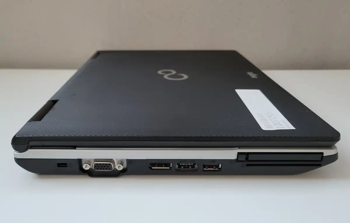 Laptop Second Hand Fujitsu Lifebook S751 - 14.0inch Intel I3-2350M 4GB RAM 320GB HDD Windows 10 Refurbished [10]