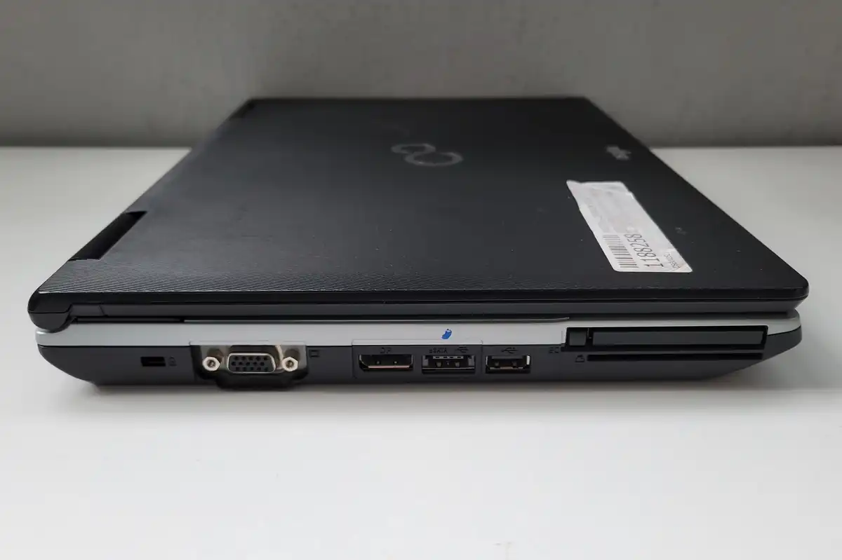 Laptop Second Hand Fujitsu Lifebook S751 - 14.0inch Intel I5-2520M 4GB RAM 320GB HDD Windows 10 Refurbished [10]