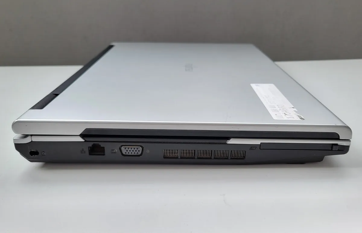 Laptop Second Hand Fujitsu Siemens ESPRIMO MOBILE V6555 - 15.4inch Intel Core 2 Duo P7350 4GB RAM 320GB HDD Windows 10 Refurbished [10]