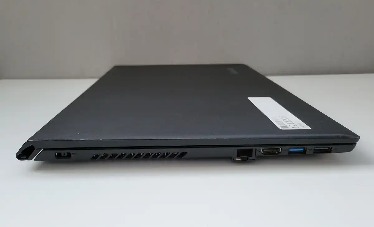 Laptop Second Hand Lenovo V110-15ISK - 15.6inch Intel I3-6006U 8GB RAM 128GB SSD Windows 10 Refurbished [10]