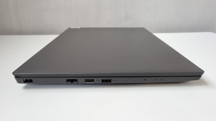 Laptop Second Hand Lenovo V130-15IKB - 15.6inch Intel i5-7200U 8GB RAM 256GB SSD Windows 10 Refurbished [10]