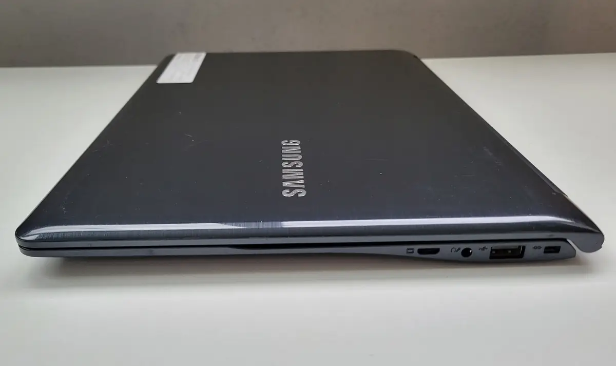 Laptop Second Hand Samsung 915S3G TOUCH - 13.3inch AMD A6 3GB RAM 128GB SSD Windows 10 Refurbished [10]