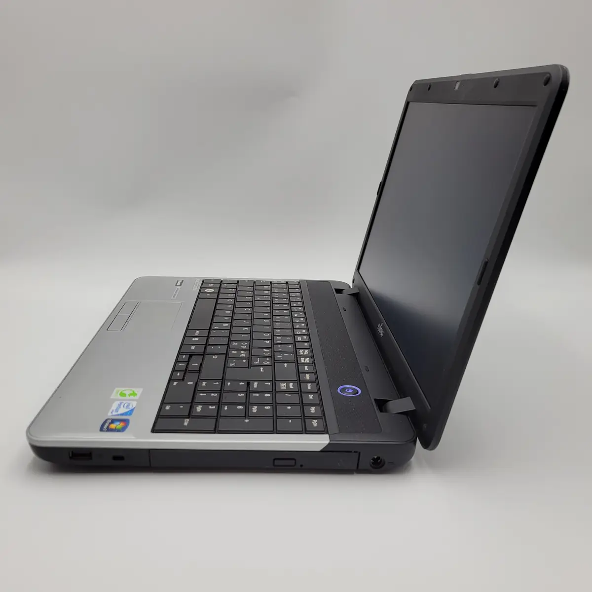 Laptop Second Hand FUJITSU A531 - 15.6inch Intel Pentium B950 4GB RAM 500GB HDD Windows 7 Refurbished  [6]