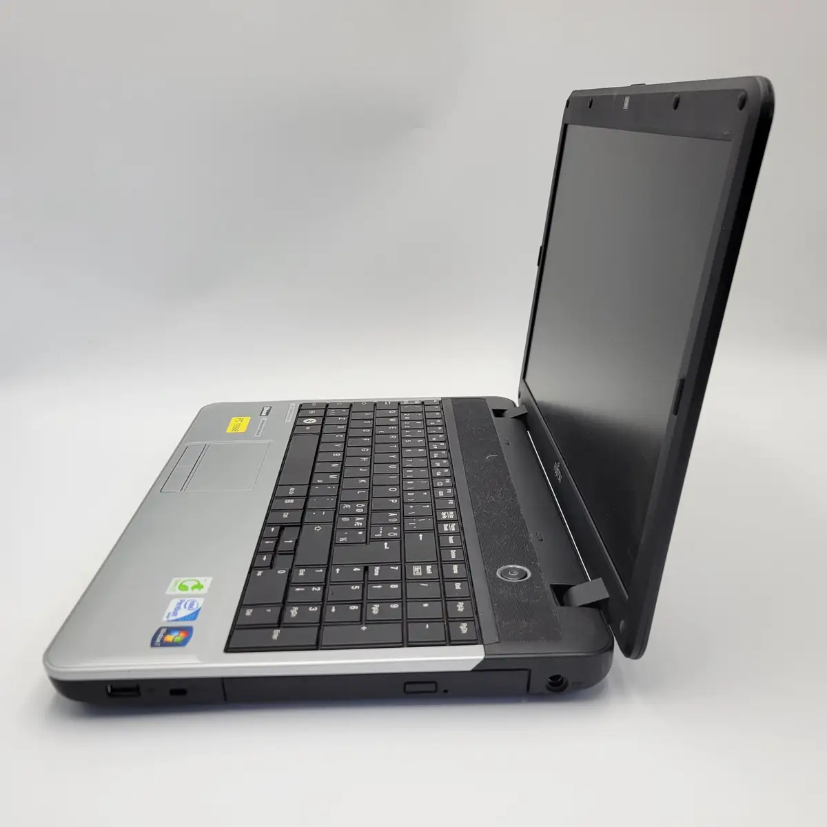 Laptop Second Hand FUJITSU A531 - 15.6inch Intel Pentium B950 4GB RAM 500GB HDD Windows 10 Refurbished  [6]