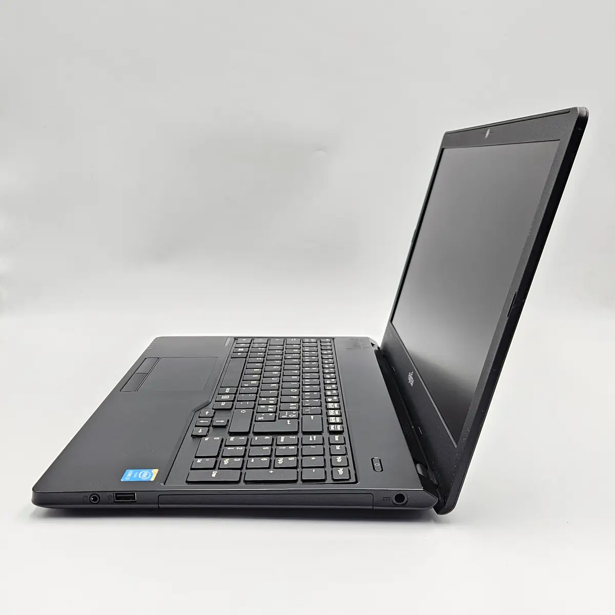 Laptop Second Hand Fujitsu LIFEBOOK A555 - 15.6inch Intel i3-5005U 8GB RAM 256GB SSD Windows 10 Refurbished  [6]