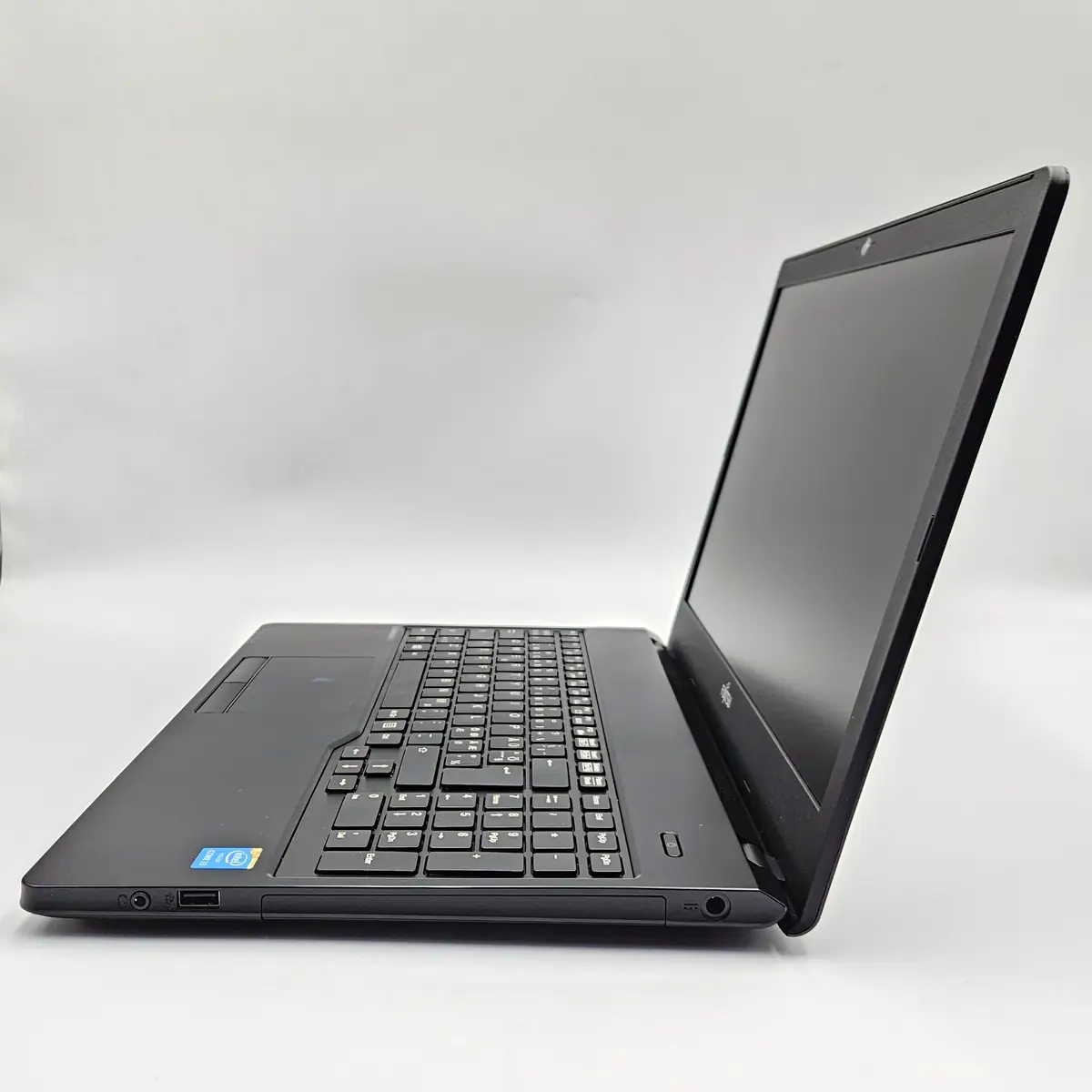 Laptop Second Hand Fujitsu LIFEBOOK A555 - 15.6inch Intel i3-5005U 8GB RAM 256GB SSD Windows 10 Refurbished  [6]