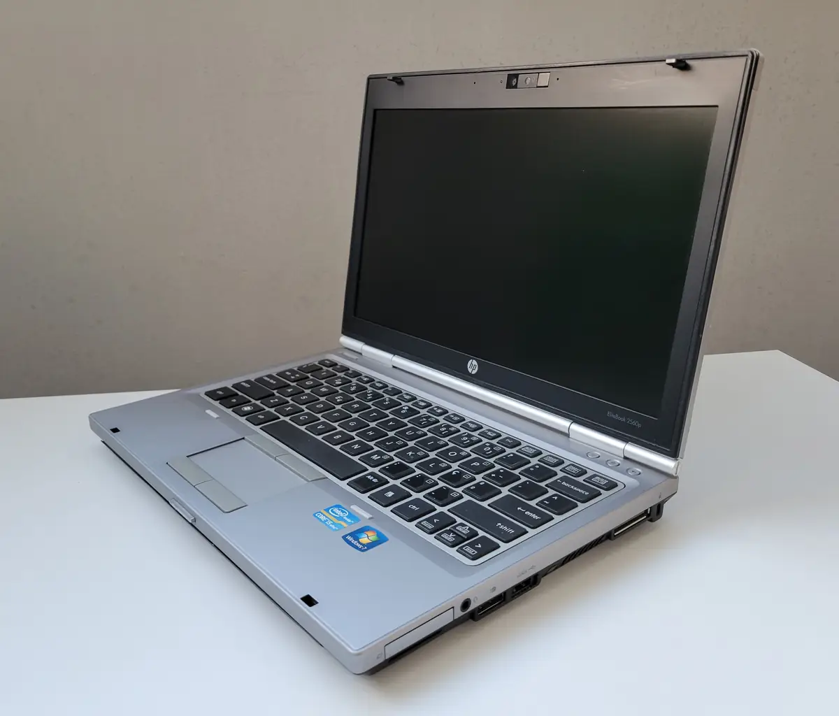 Laptop Second Hand HP 2560p - 12.5inch Intel i5-2520M 4GB RAM 128GB SSD Windows 10 Refurbished  [6]