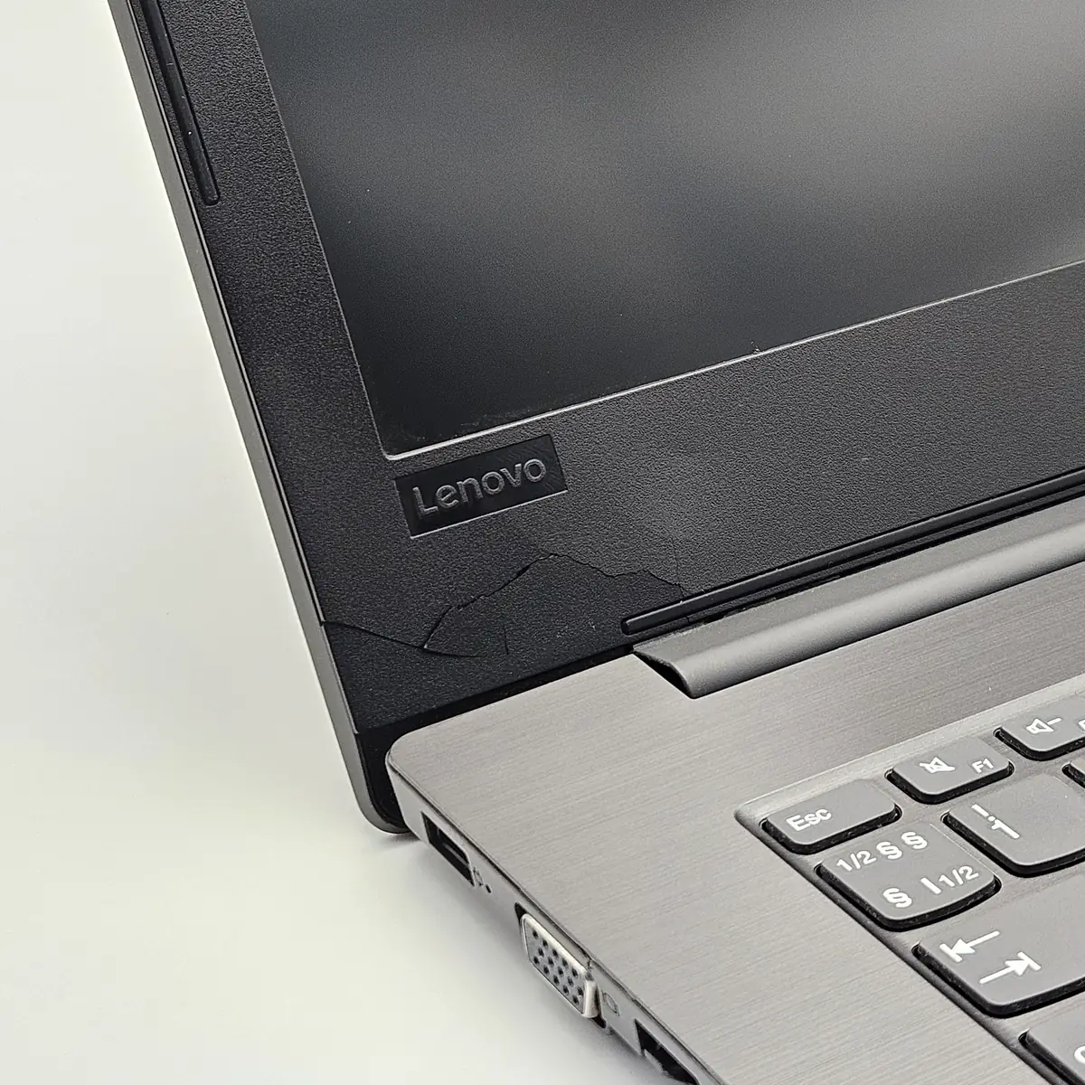 Laptop Second Hand Lenovo V330-14Ikb - 14inch FHD Intel I5-8250U 8GB RAM 256GB SSD Windows 11 Refurbished  [6]