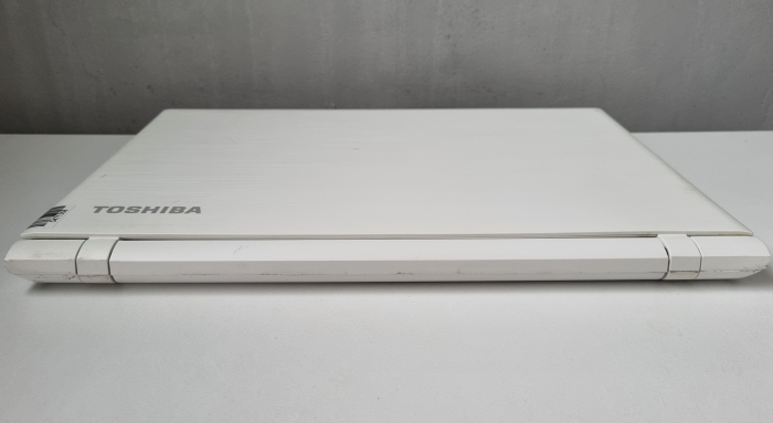 Laptop Second Hand Toshiba Satellite C55 - 15.6inch AMD A6-7310 4GB RAM 250GB HDD Windows 10 Refurbished [8]