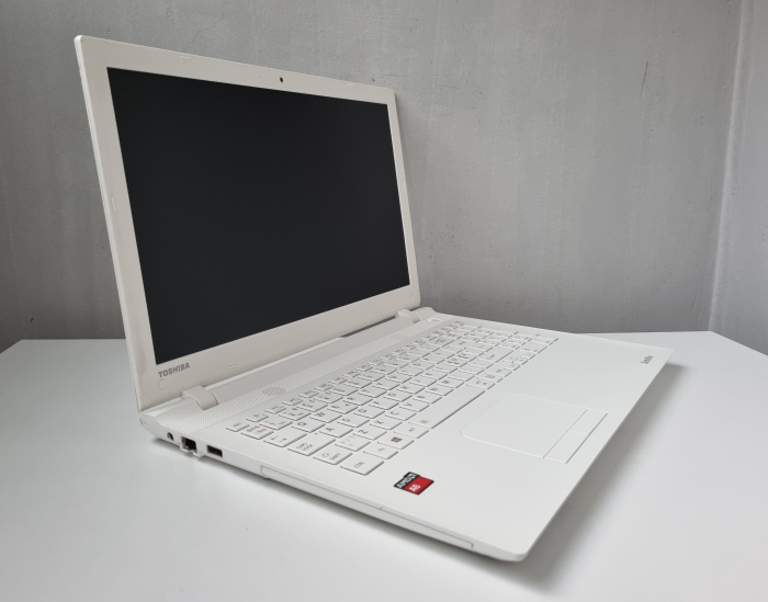 Laptop Second Hand Toshiba Satellite C55 - 15.6inch AMD A6-7310 4GB RAM 250GB HDD Windows 10 Refurbished [5]
