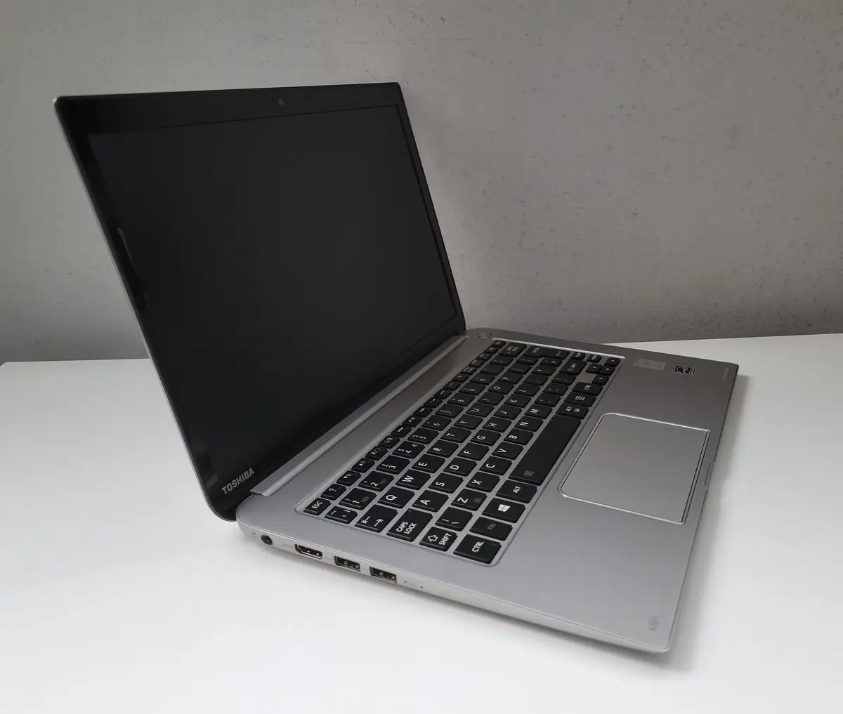 Laptop Second Hand ultraportabil Toshiba Kira - 13.3inch Intel I7-5500u 8GB RAM 256GB SSD TAST. ILUM. Windows 10 Refurbished [6]