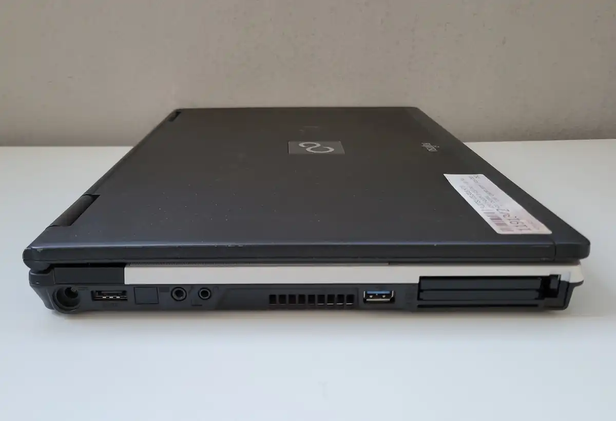 Laptop Second Hand Fujitsu Celsius H710 - 15.6inch Intel I5-2520M 4GB RAM 500GB HDD nVidia Quadro 1000M 2GB Windows 10 Refurbished [9]