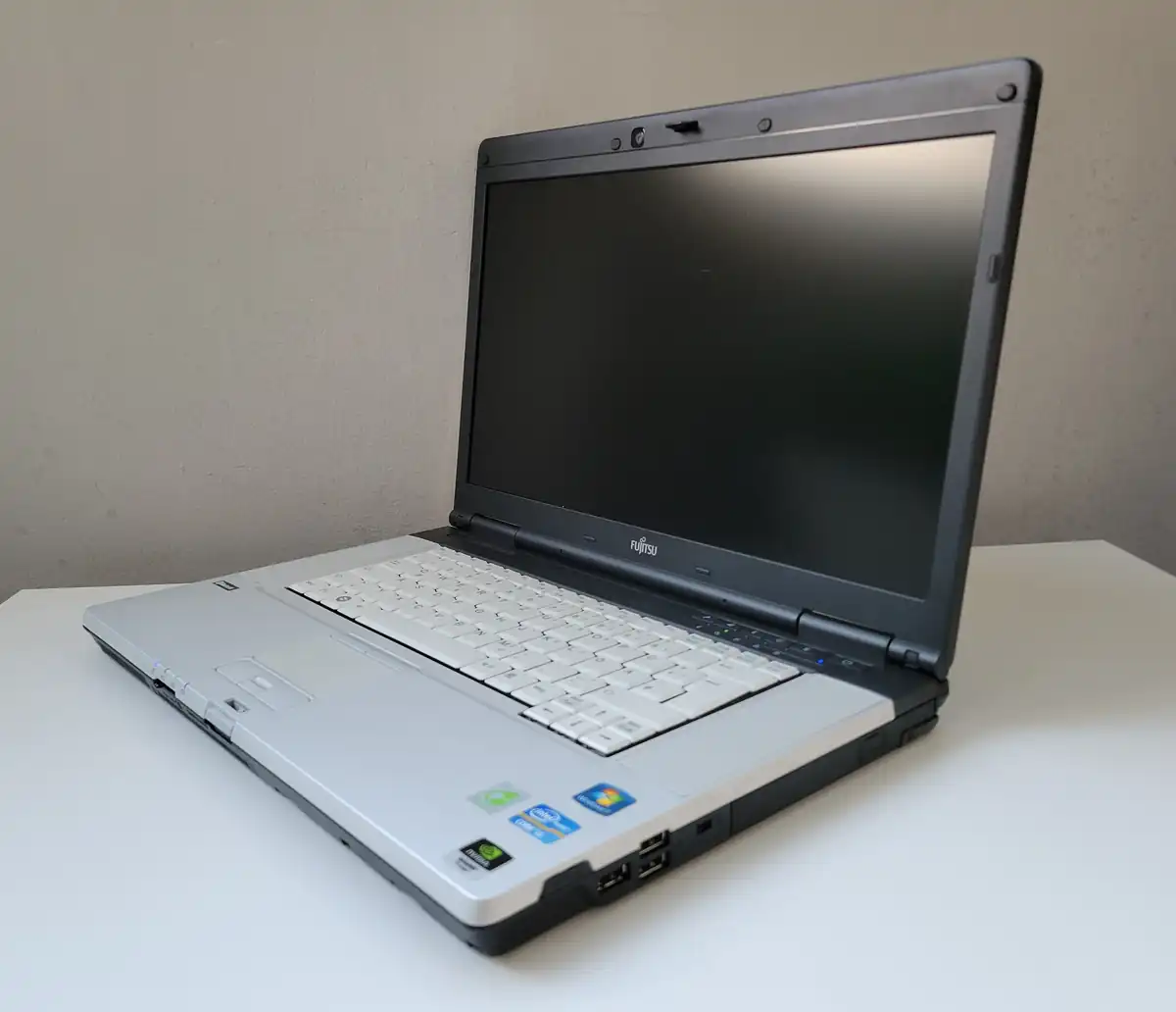 Laptop Second Hand Fujitsu Celsius H710 - 15.6inch Intel I5-2520M 4GB RAM 500GB HDD nVidia Quadro 1000M 2GB Windows 10 Refurbished [6]
