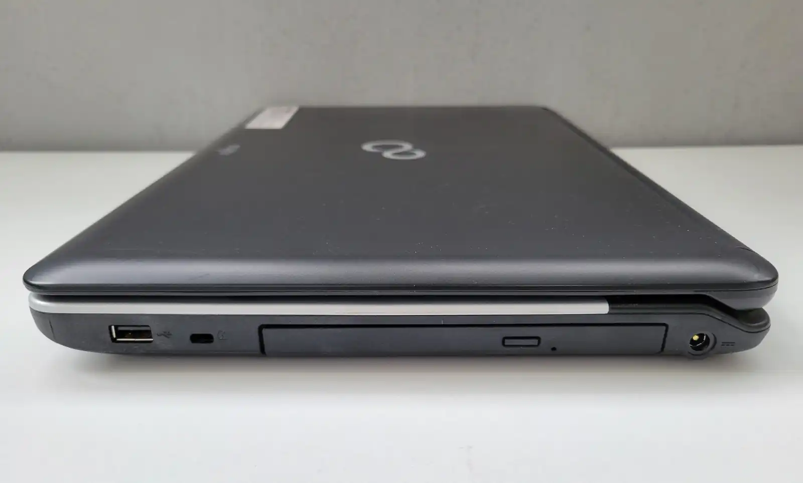 Laptop Second Hand Fujitsu Lifebook A530 - 15.6inch Intel I5 M 480 4GB RAM 320GB HDD Windows 10 Refurbished [10]