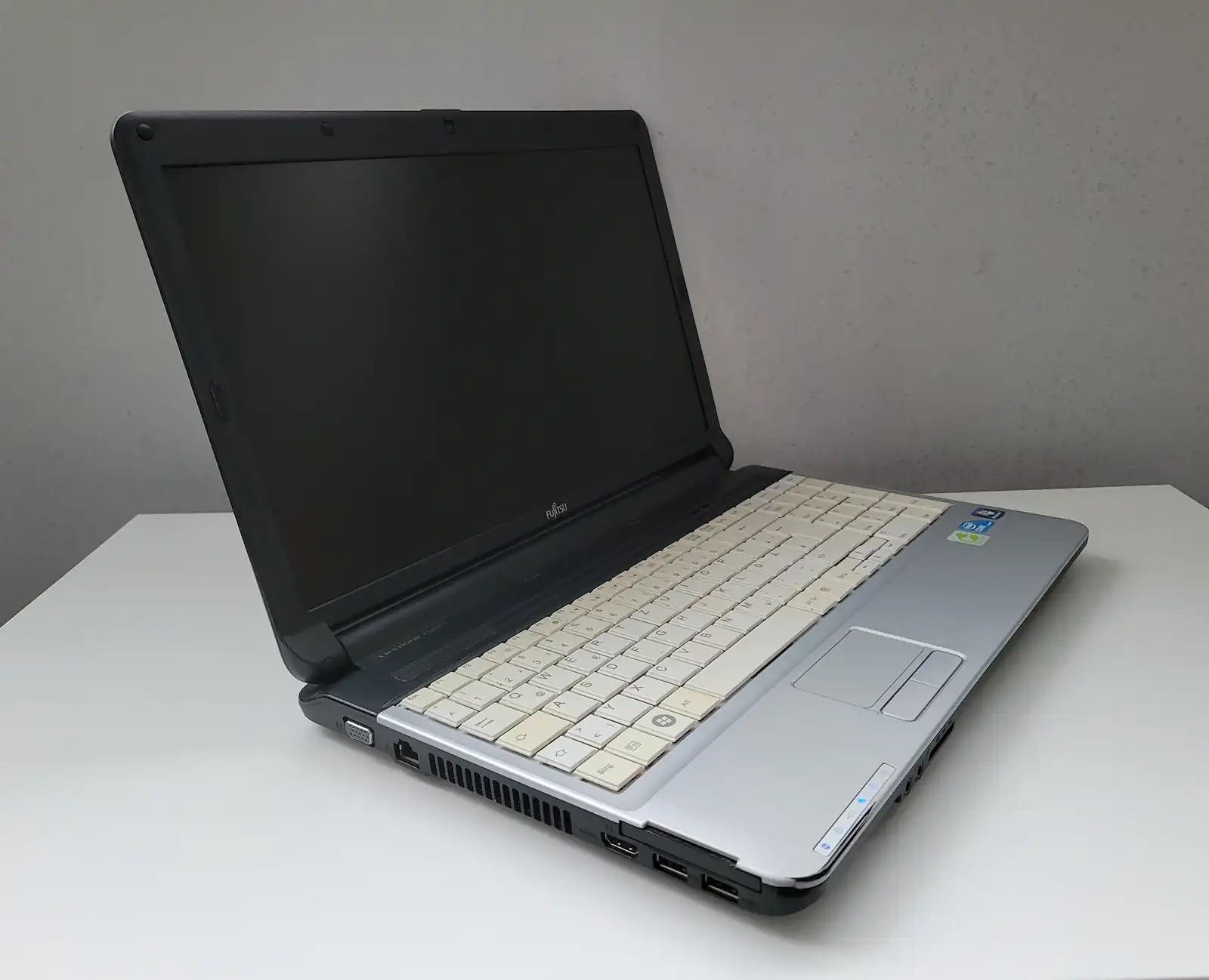 Laptop Second Hand Fujitsu Lifebook A530 - 15.6inch Intel I5 M 480 4GB RAM 320GB HDD Windows 10 Refurbished [5]