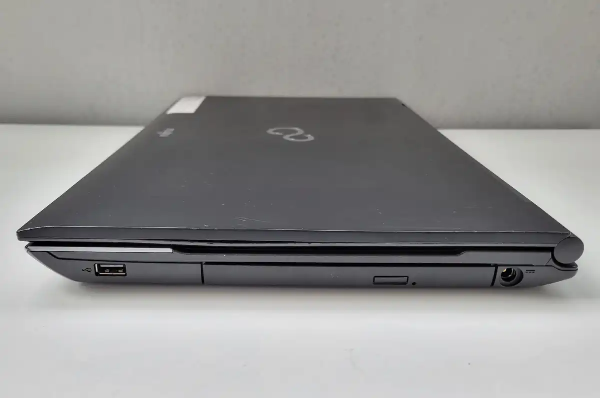 Laptop Second Hand Fujitsu Lifebook A532 - 15.6inch Intel I3-3120M 4GB RAM 500GB HDD Windows 10 Refurbished [10]